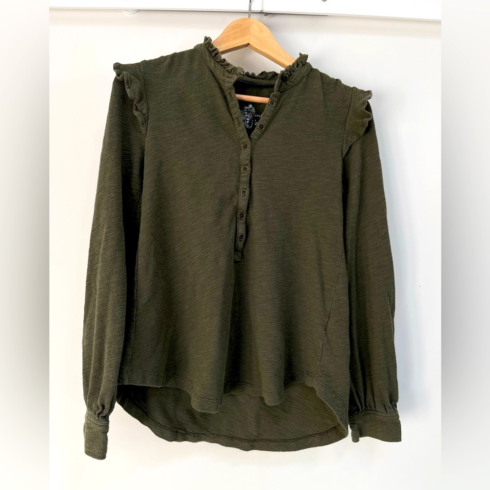 Ruffled jersey knit henley by Pilcro. Barely worn